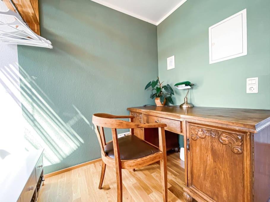 Schoene Ferienwohnung Mit Blick Ueber Stadtwald Leipzig Exterior photo