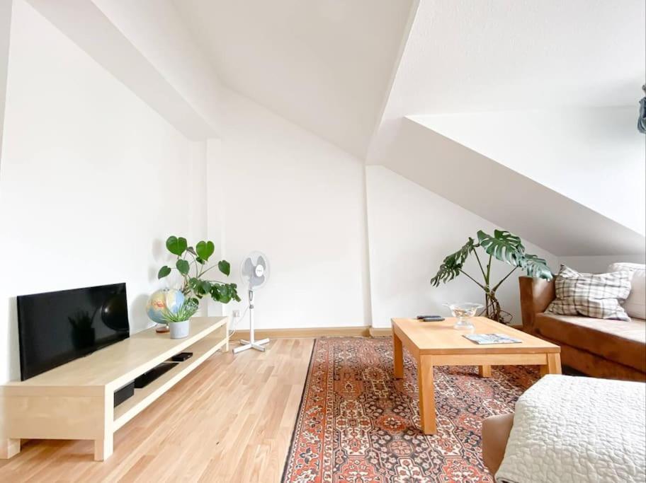 Schoene Ferienwohnung Mit Blick Ueber Stadtwald Leipzig Exterior photo